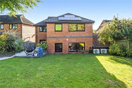 4 bedroom detached house to rent - Photo 4