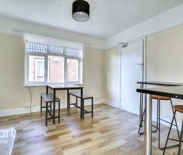 3 bedroom semi-detached bungalow to rent - Photo 6