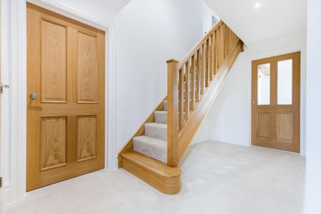 4 bedroom detached house to rent - Photo 2