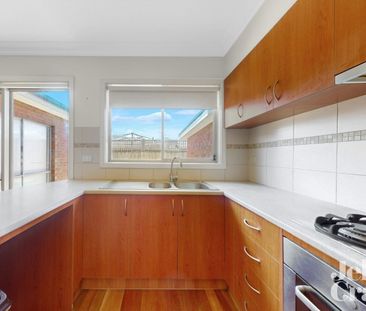 STUNNING SPACIOUS VILLA - Photo 5