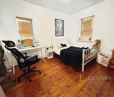 6 bedroom semi-detached house to rent - Photo 5