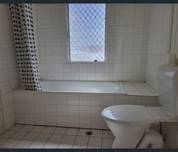 Charming 3 Bedroom Cottage - Photo 6