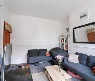 4 bedroom end of terrace house to rent - Photo 2