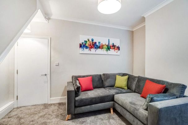 4 bedroom flat to rent - Photo 1