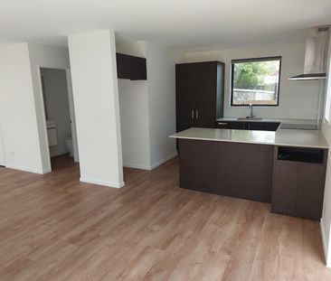 2 Bedroom Townhouse in Phillipstown - Photo 4