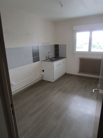 Location - Appartement T4 - 75 m² - Maîche - Photo 4