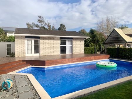 This is a FULLY FURNISHED one bedroom unit tucked away at the rear of the main house. - Photo 5