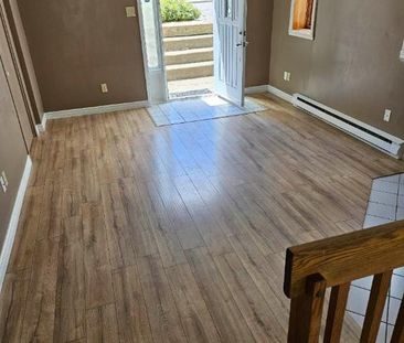 Un grand lumineux 4 1/2 sur un triplex à louer - Photo 4