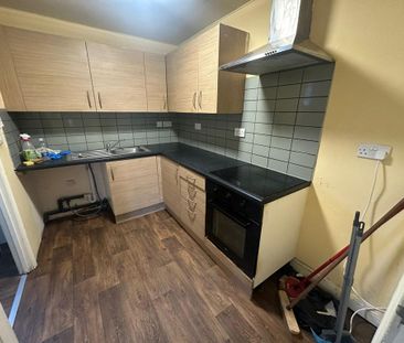 3 bedroom flat to rent - Photo 2