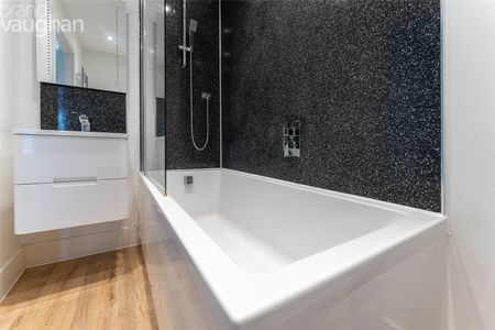 4 bedroom terraced house to rent - Photo 3