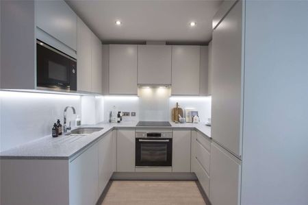 Rent at the iconic Thames Quarter building with super on site amenities is this one bedroom 9th floor. - Photo 2