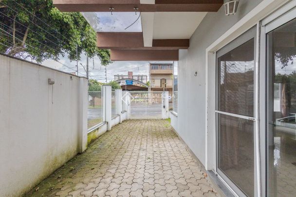 Casa com 3 quartos e 115m² para alugar em Igara, Canoas. - Photo 1