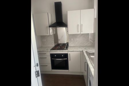 2 Bed Terraced House, Cobden, LS12 - Photo 4