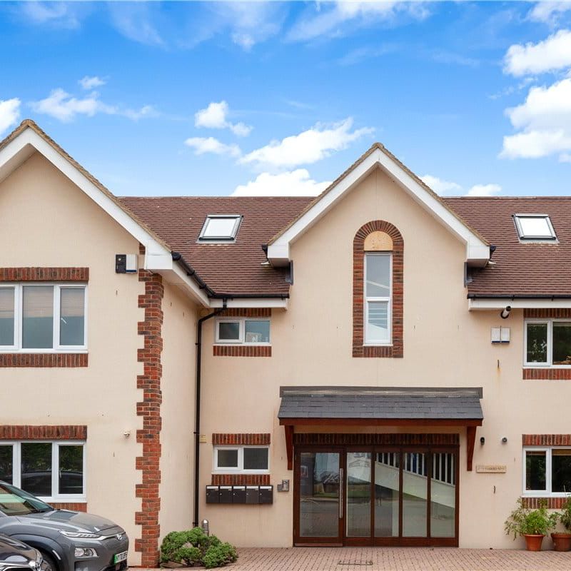 Two bedroom ground floor apartment with private rear garden and parking. - Photo 1