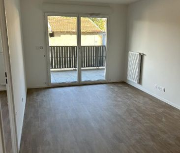 location Appartement T2 DE 40.38m² À RILLIEUX LA PAPE - Photo 1