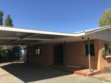 4 Bedroom, 2 Bathroom House in Larapinta with Outdoor Entertaining - Photo 5