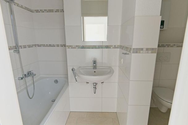 Ein Traum: 3-Zi-Dachgeschosswohnung am Südfriedhof, Badewanne, Garten, ruhige Lage - Photo 1