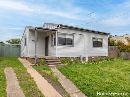 Two bedroom home in West Bathurst - Available 19/12/25 !!! - Photo 3