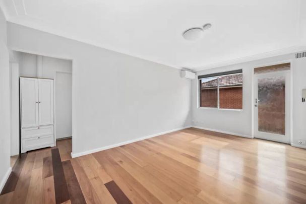 Bright Two-Bed Apartment in Campsie - Photo 1