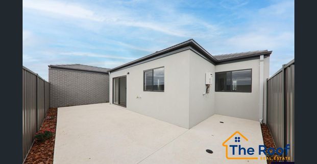!1Family Home in Tarneit!! - Photo 1