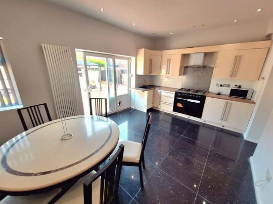 1 bedroom in a house share to rent - Photo 1