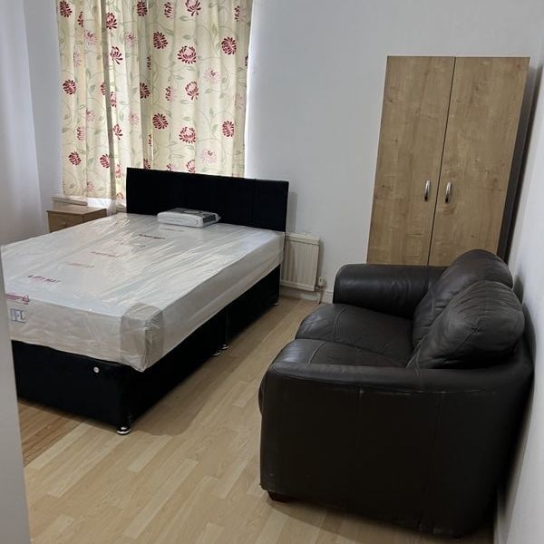 Room in a Shared House, Haddon Road, LS4 - Photo 2