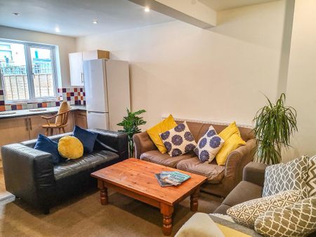 1 bedroom in a house share to rent - Photo 3