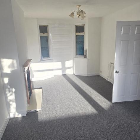 4 bedroom semi-detached house to rent - Photo 1