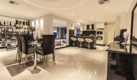 Sophisticated Living - Photo 3