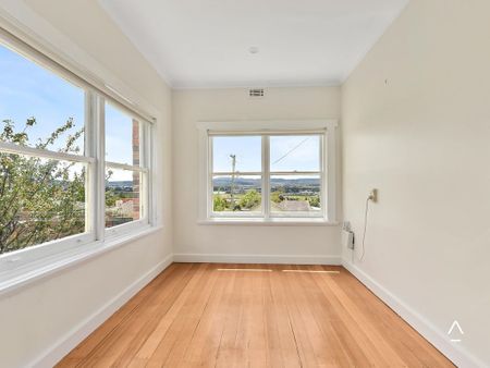 Spacious Family Home with Stunning River & Mountain Views - Photo 3