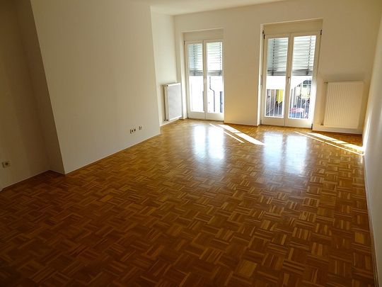 Gemütliche, geräumige und sonnige Mietwohnung mit neuer Küche und Parkplatz …! - Foto 1
