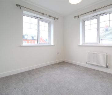 Buttercup Close, Warwick - Photo 4