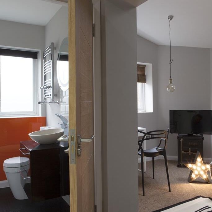 6 bedroom detached house to rent - Photo 1