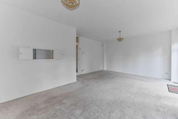 Upper Selsdon Road, Croydon, CR2 - Photo 1