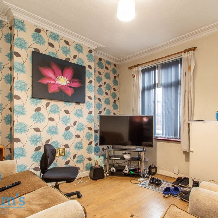 4 bed Mid Terraced House for Rent - Photo 1