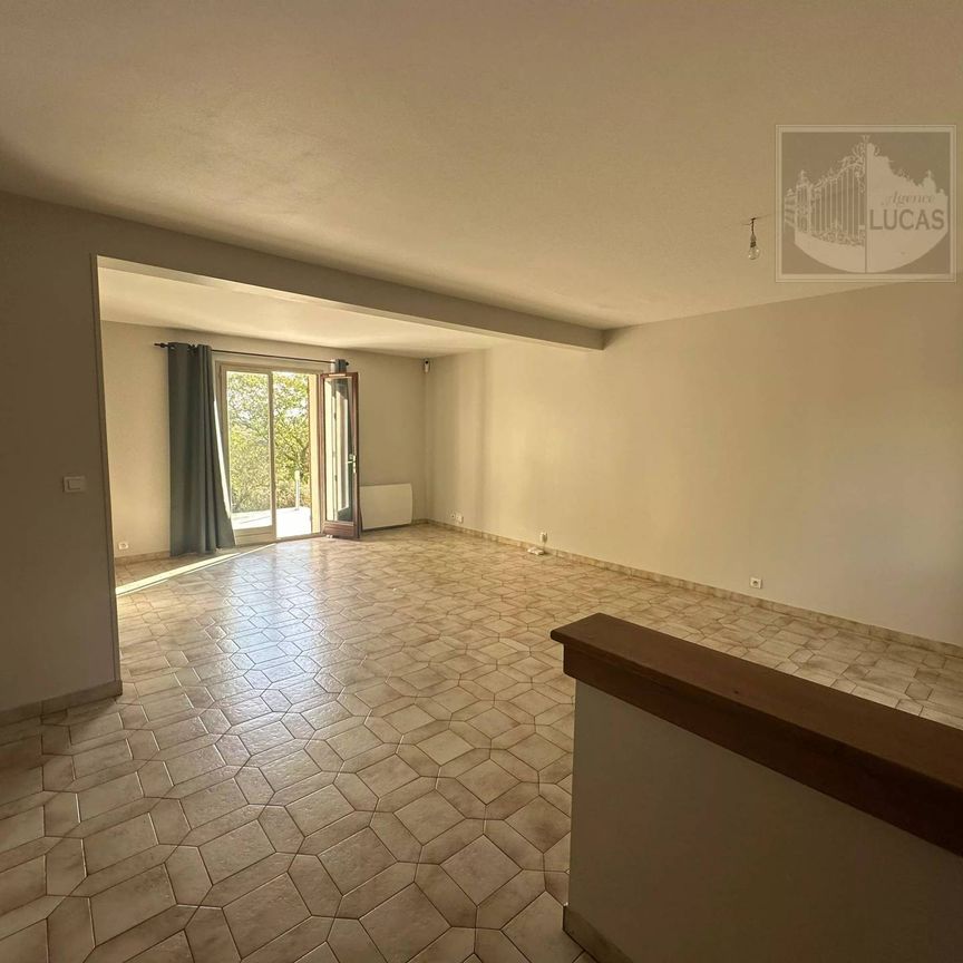 Rental House - Photo 1