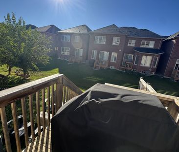 For Lease - 49 Mondial Crescent, East Gwillimbury, Ontario - Photo 3