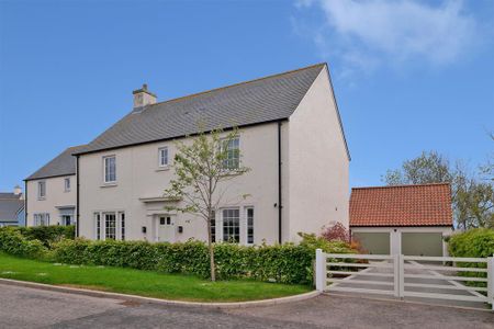 4 bedroom detached house to rent - Photo 4