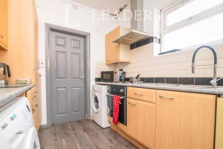 2 bedroom flat to rent - Photo 5
