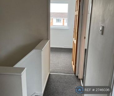 3 bedroom semi-detached house to rent - Photo 6