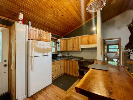 For Lease - 1143 Sherwood Forest Road, Bracebridge, Ontario - Photo 2