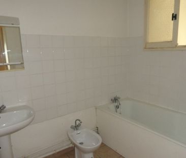 Location Appartement 1 pièce 43m² DRAGUIGNAN 83300 - Photo 4