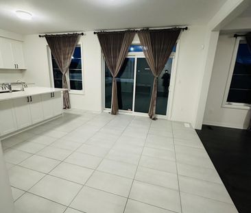 For Lease - 5 Bluebird Boulevard, Adjala-Tosorontio, Ontario - Photo 3