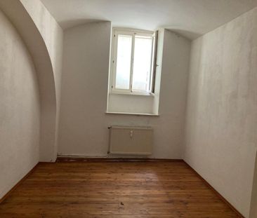 Preisgünstige Altbau-Mietwohnung in zentraler Stadtlage - Photo 1