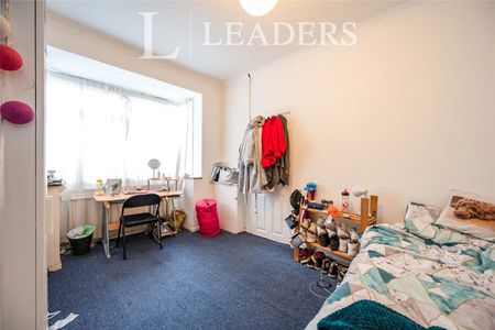 5 bedroom house to rent Francis Avenue, Southsea, PO4 - Photo 4