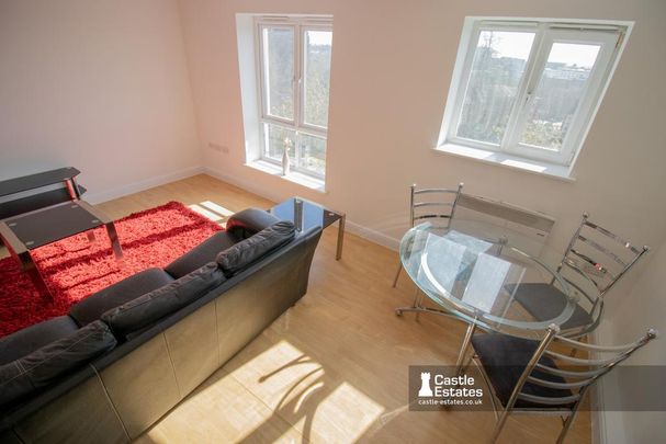 2 bedroom flat to rent - Photo 1