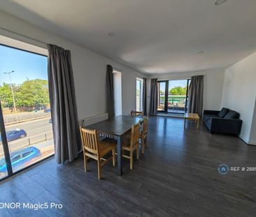 2 bedroom flat to rent - Photo 2