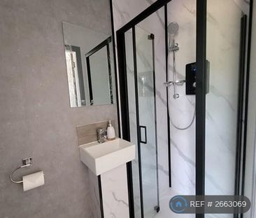 1 bedroom in a house share to rent - Photo 6