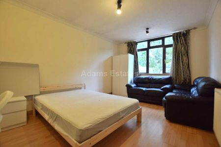 5 bedroom detached house to rent - Photo 3