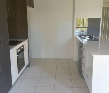 Don’t Let This one Get Away! Modern Town House In A Prime Location!! - Photo 4